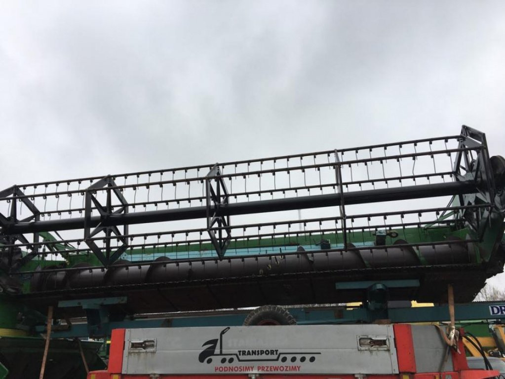 Oldtimer-Mähdrescher des Typs John Deere 2264,  in Луцьк (Bild 4)