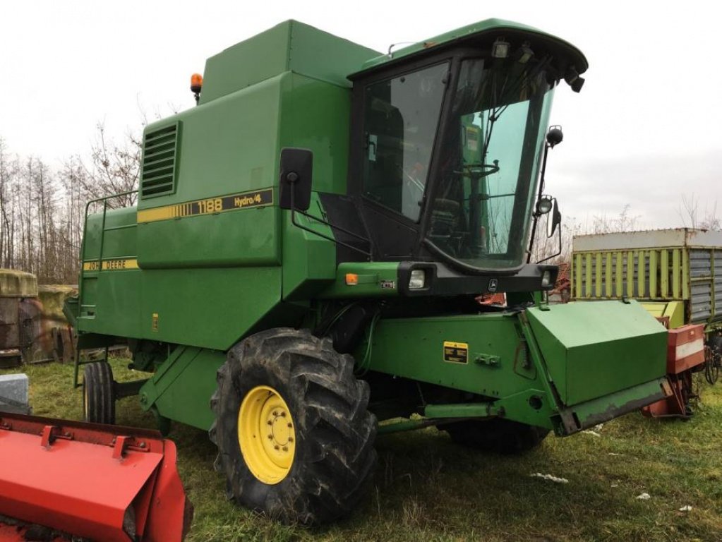 Oldtimer-Mähdrescher des Typs John Deere 1188, Neumaschine in Луцьк (Bild 1)