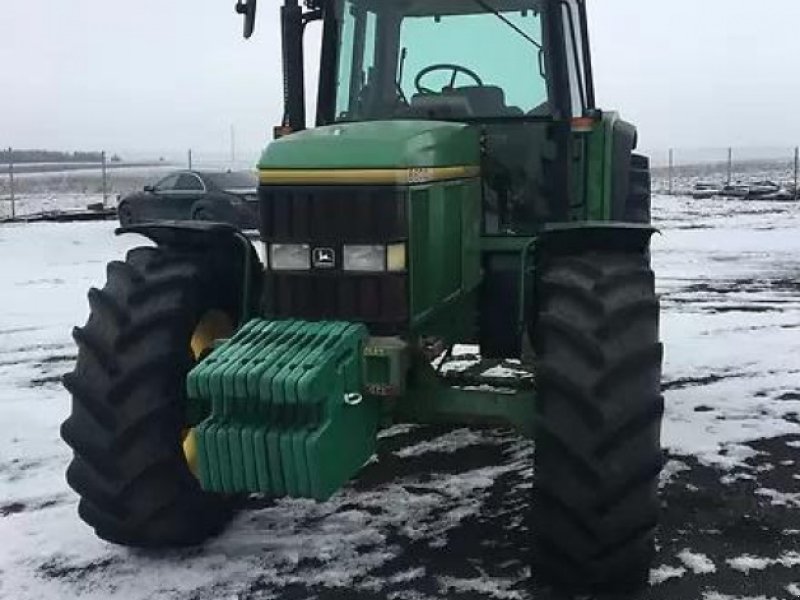 Oldtimer-Traktor des Typs John Deere 6800, Neumaschine in Луцьк (Bild 1)