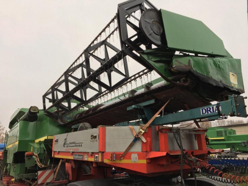 Oldtimer-Mähdrescher des Typs John Deere 2264,  in Луцьк (Bild 5)