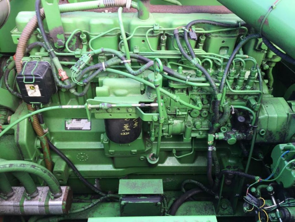 Oldtimer-Mähdrescher des Typs John Deere 2264,  in Луцьк (Bild 8)