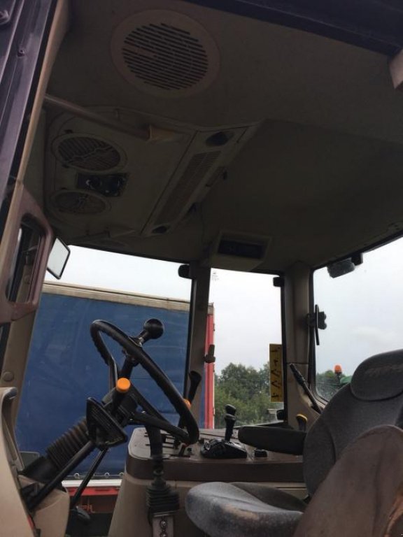 Oldtimer-Traktor des Typs John Deere 6320, Neumaschine in Луцьк (Bild 3)