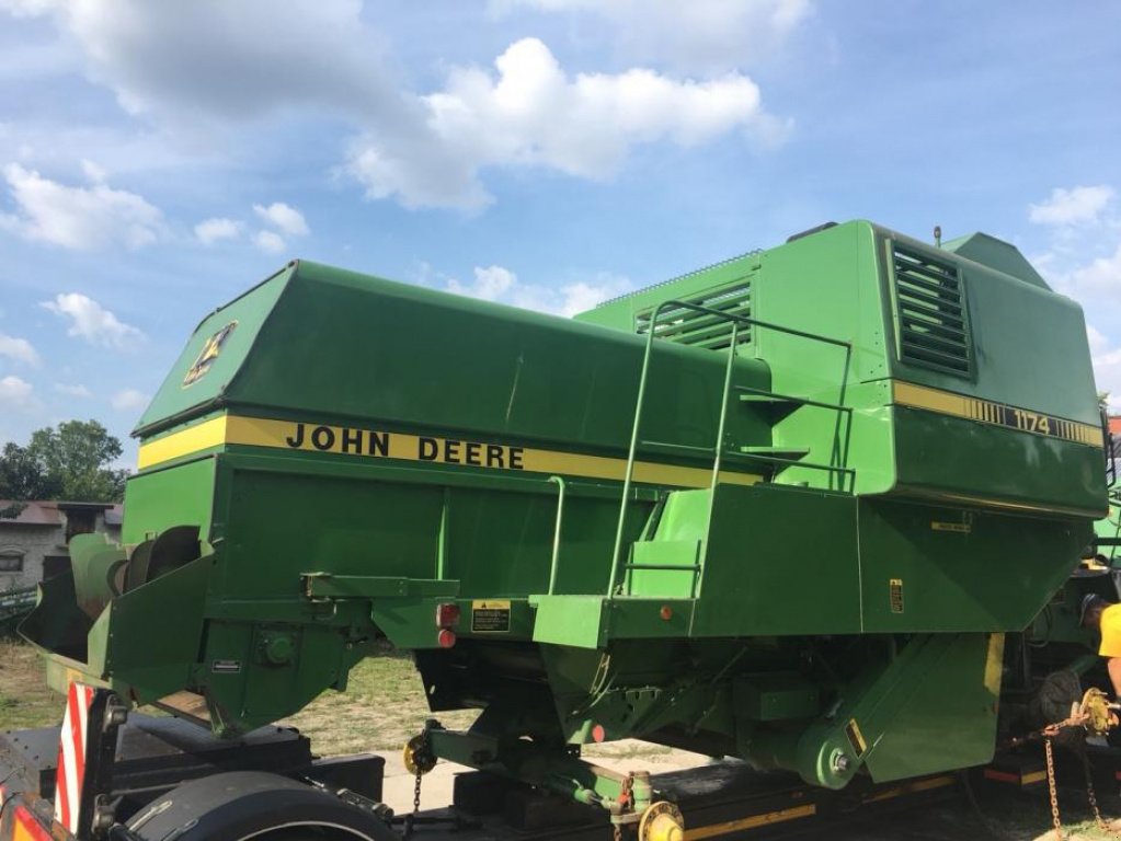 Oldtimer-Mähdrescher des Typs John Deere 1144, Neumaschine in Луцьк (Bild 4)