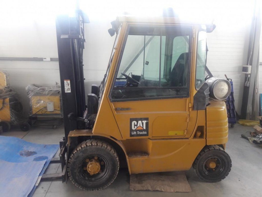 Gabelstapler des Typs Caterpillar GP30,  in Черняхів (Bild 2)