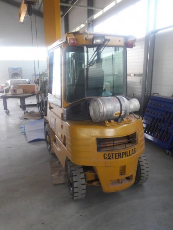 Gabelstapler des Typs Caterpillar GP30,  in Черняхів (Bild 7)