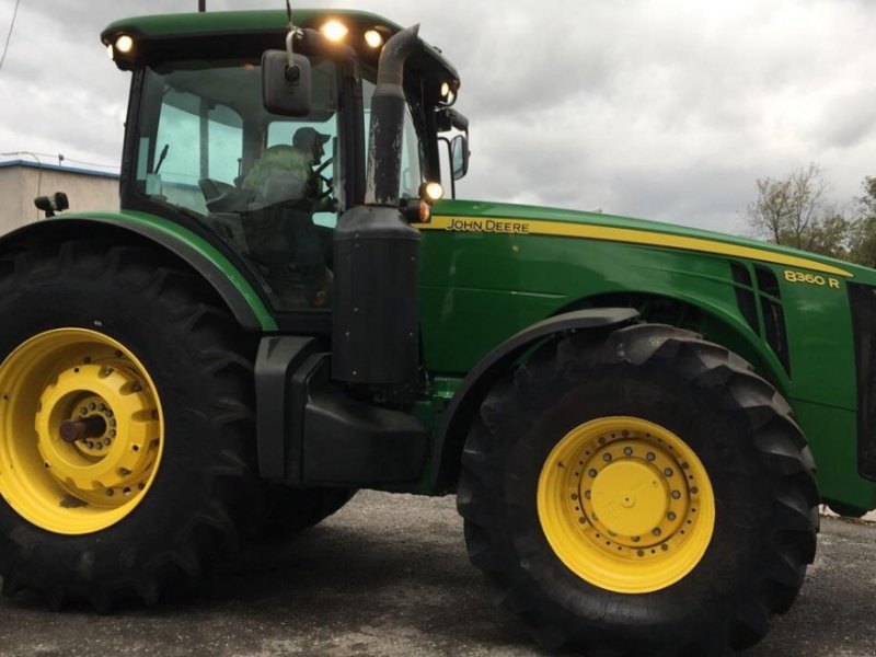 Oldtimer-Traktor des Typs John Deere 8360R, Neumaschine in Харків (Bild 1)