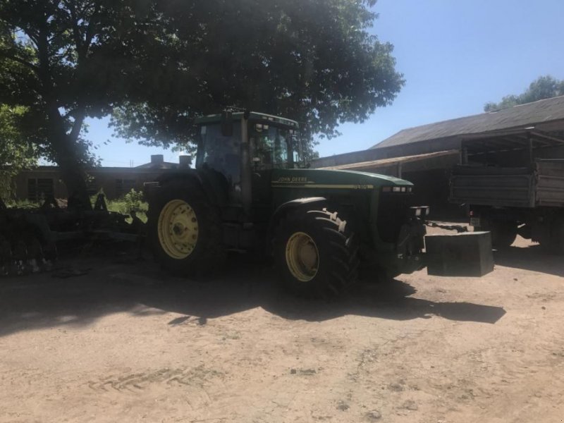 Oldtimer-Traktor des Typs John Deere 8410, Neumaschine in Не обрано (Bild 1)