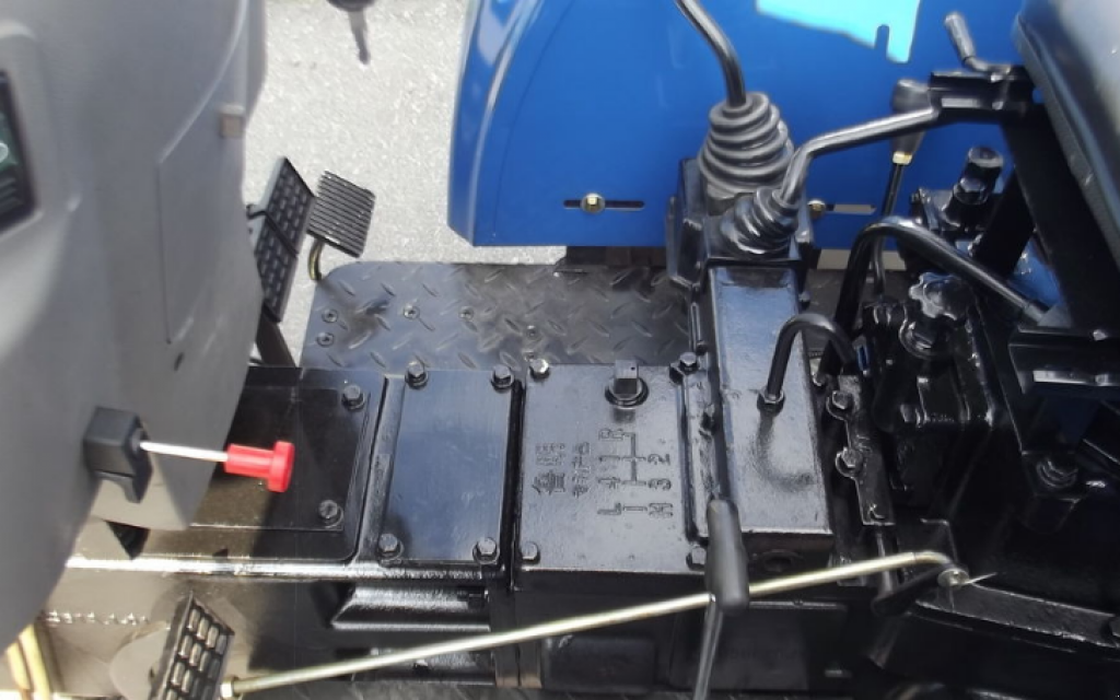 Hopfentraktor des Typs Kioti NX4510C, Neumaschine in Київ (Bild 7)