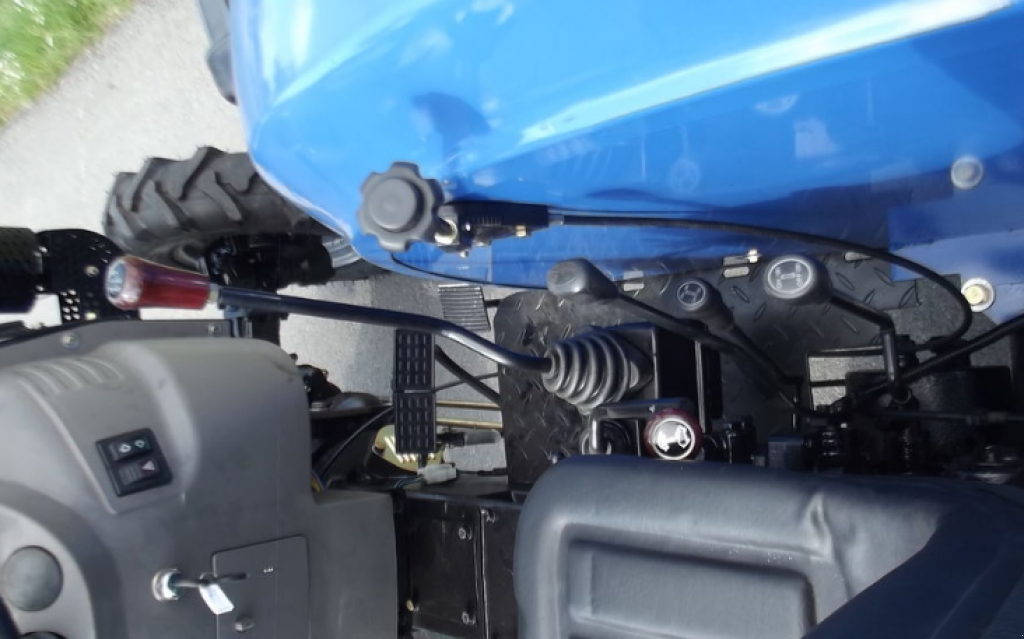 Hopfentraktor des Typs Kioti NX4510C, Neumaschine in Київ (Bild 6)