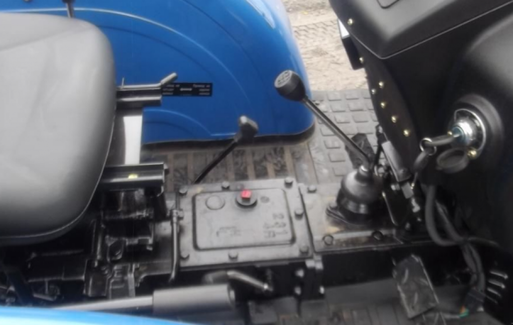 Hopfentraktor des Typs Dong Feng DF 244D, Neumaschine in Київ (Bild 9)