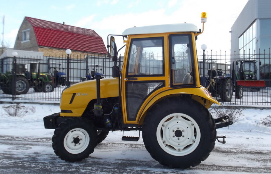 Hopfentraktor des Typs Dong Feng DF 404, Neumaschine in Київ (Bild 4)