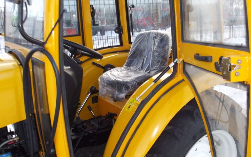 Hopfentraktor des Typs Dong Feng DF 404, Neumaschine in Київ (Bild 5)