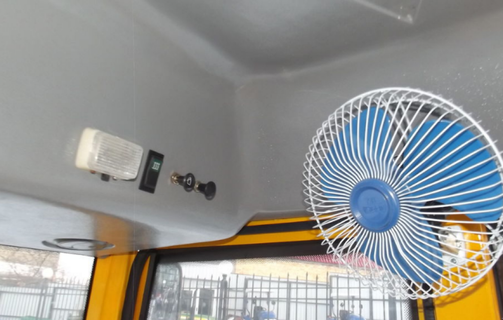 Hopfentraktor des Typs Dong Feng DF 404, Neumaschine in Київ (Bild 8)