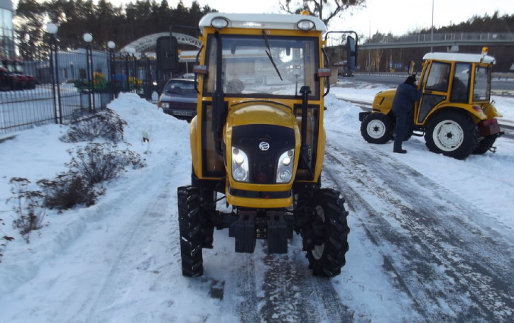 Hopfentraktor des Typs Dong Feng DF 244, Neumaschine in Київ (Bild 4)