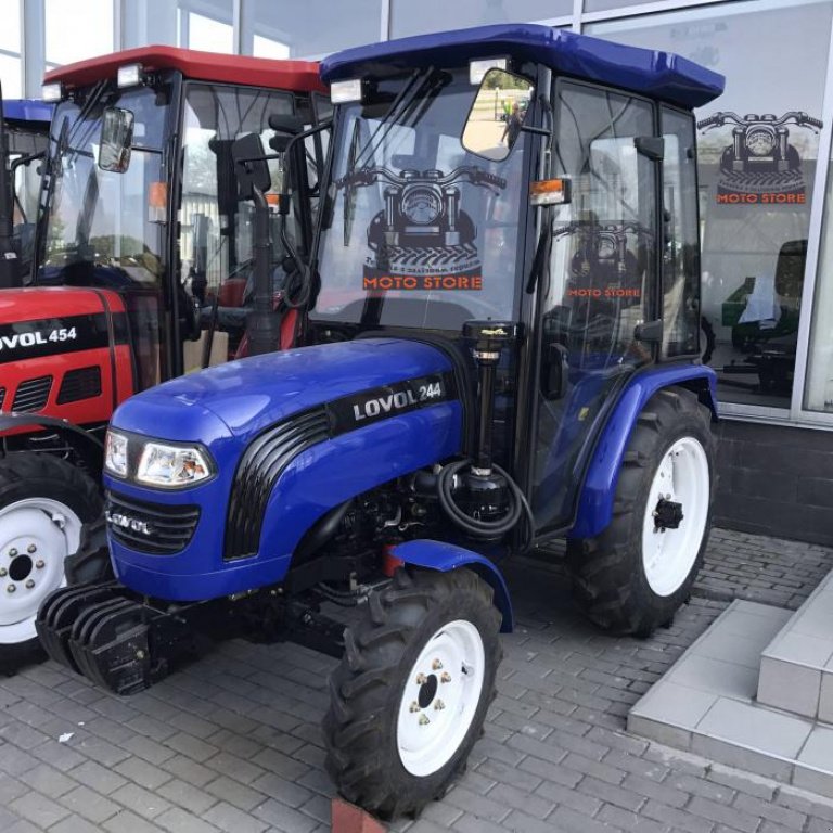 Hopfentraktor des Typs LOVOL Lovol TE 244, Neumaschine in Білогородка (Bild 1)