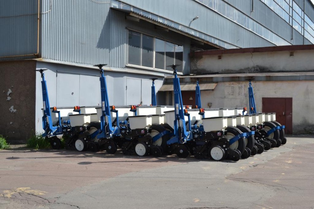 Gareeggenfelder des Typs Kinze 3600,  in Київ (Bild 3)