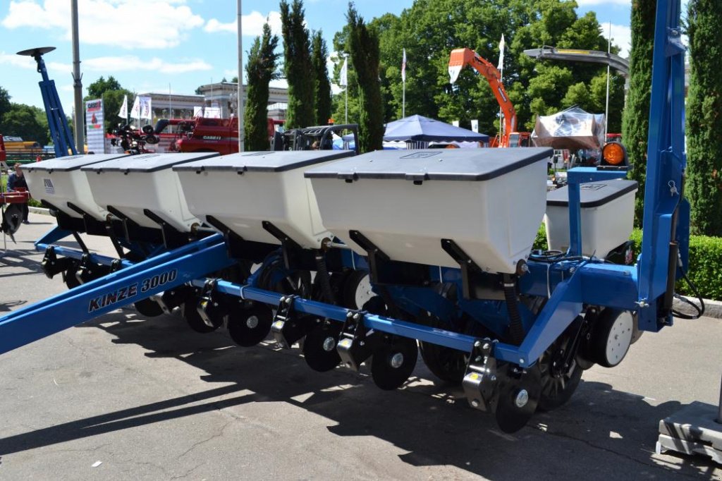 Sämaschine des Typs Kinze 3700,  in Київ (Bild 3)