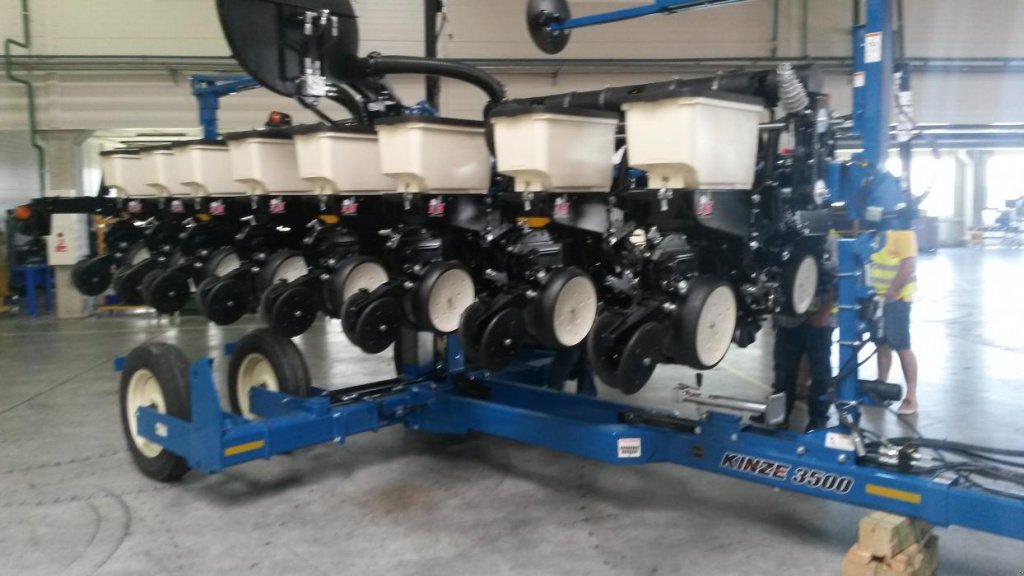Direktsaatmaschine des Typs Kinze 3000,  in Київ (Bild 4)