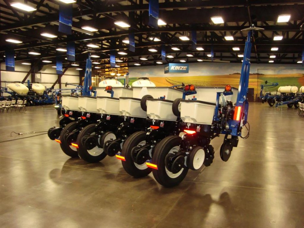 Direktsaatmaschine des Typs Kinze 3000,  in Київ (Bild 3)