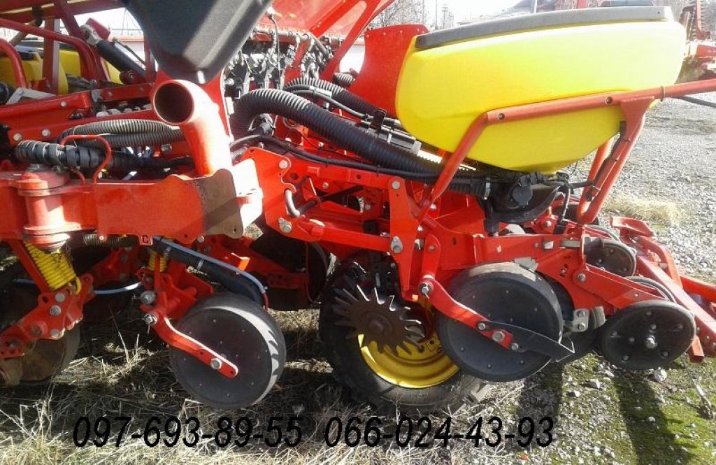 Gareeggenfelder des Typs Väderstad Tempo F 8,  in Дніпропетровськ (Bild 4)