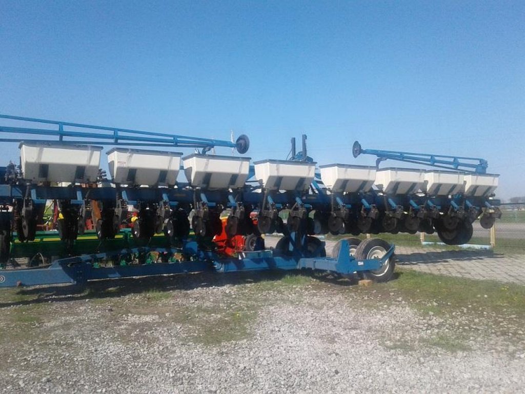 Gareeggenfelder des Typs Kinze 3600,  in Дніпропетровськ (Bild 2)