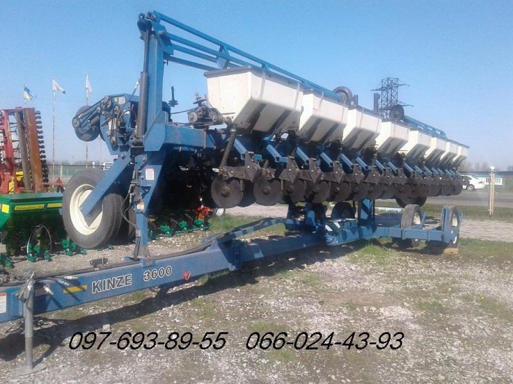 Gareeggenfelder des Typs Kinze 3600,  in Дніпропетровськ (Bild 1)