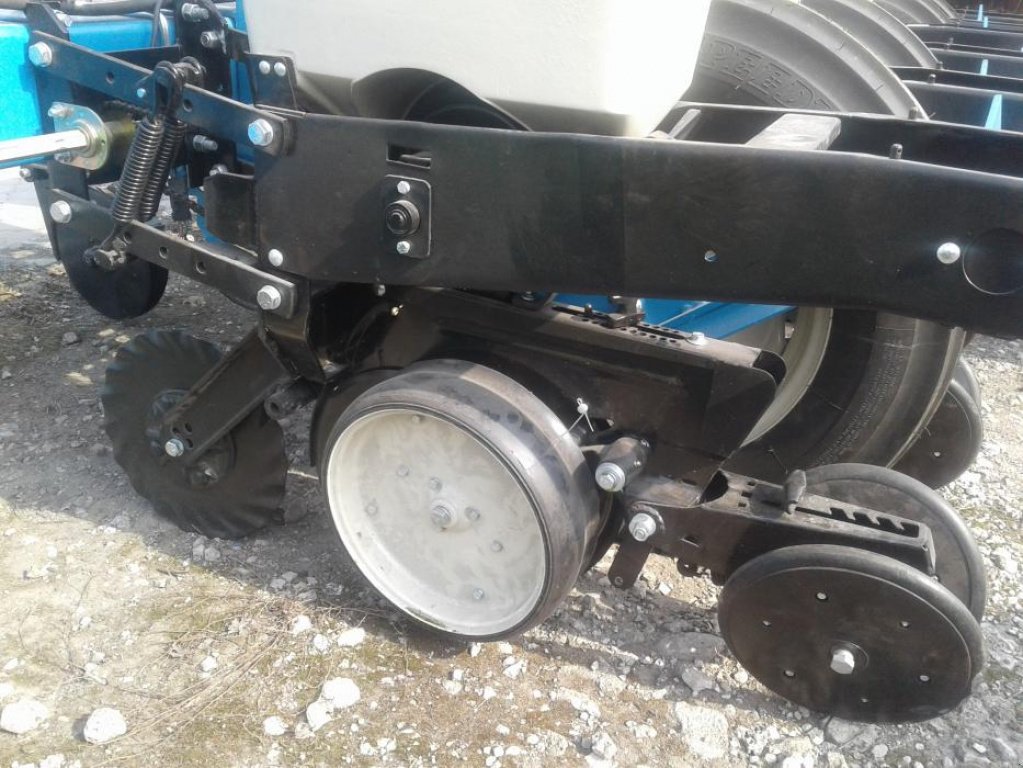 Direktsaatmaschine des Typs Kinze 2000,  in Дніпропетровськ (Bild 2)