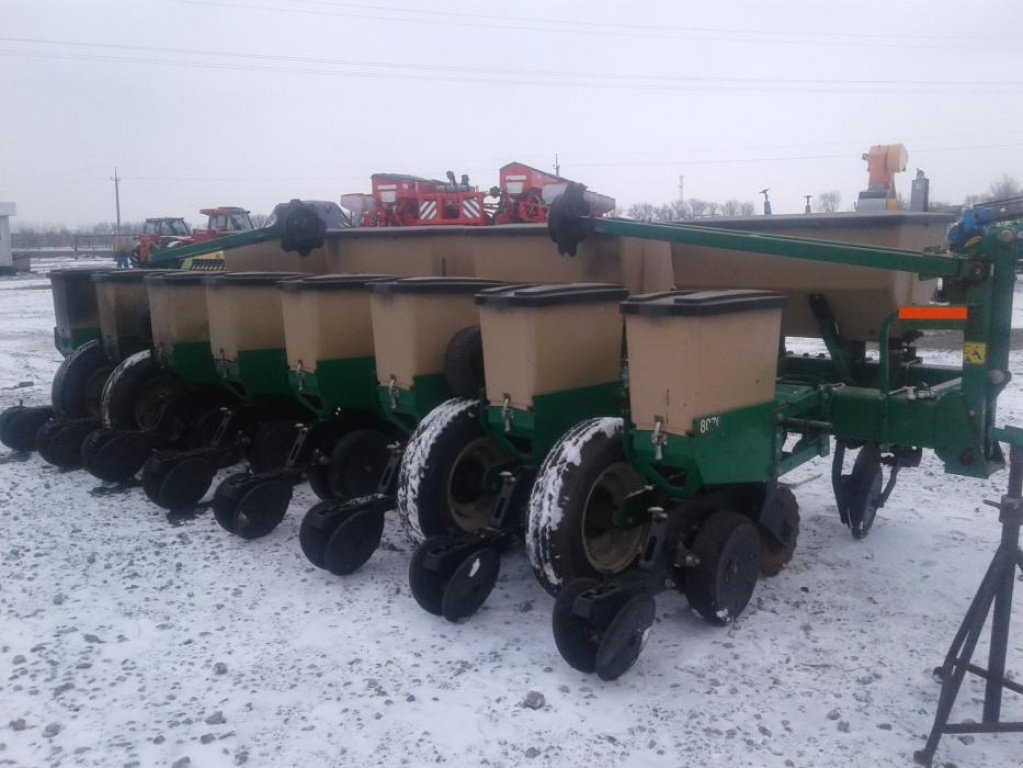 Gareeggenfelder des Typs Great Plains PD 80-70,  in Дніпропетровськ (Bild 2)