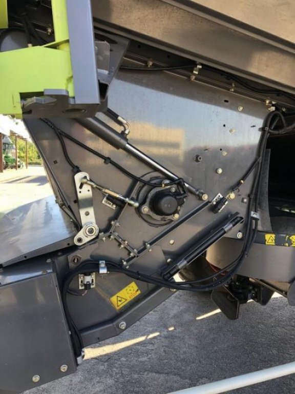 Oldtimer-Mähdrescher des Typs CLAAS Lexion 580, Neumaschine in Володарка (Bild 3)