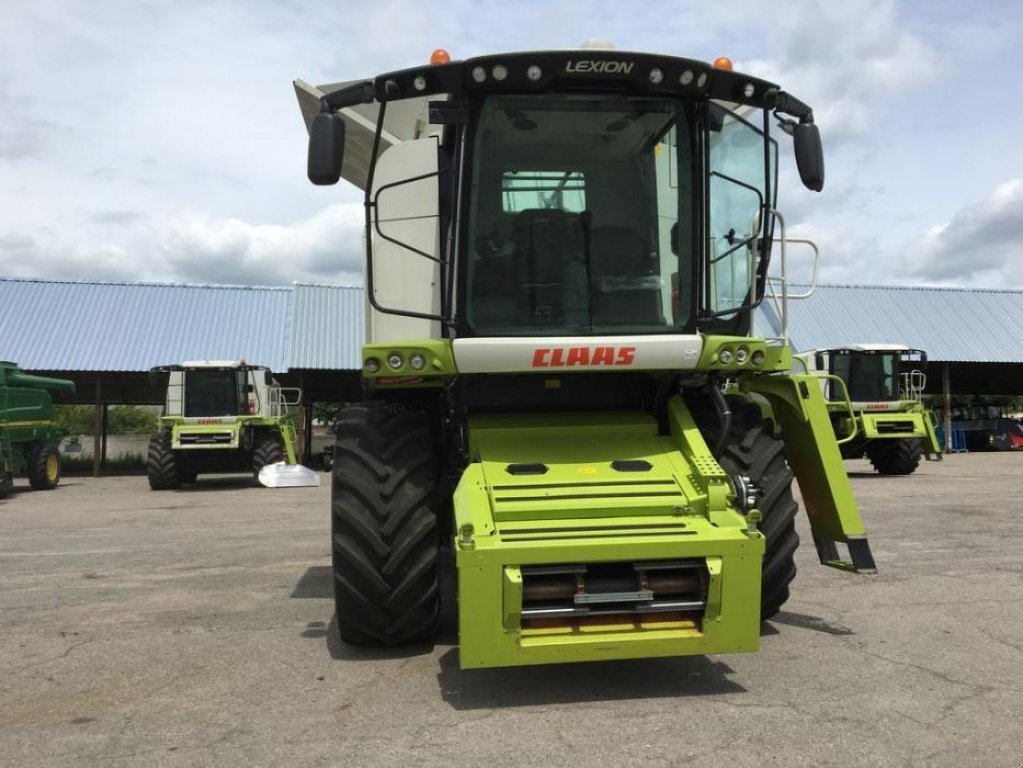 Oldtimer-Mähdrescher des Typs CLAAS Lexion 760, Neumaschine in Володарка (Bild 11)