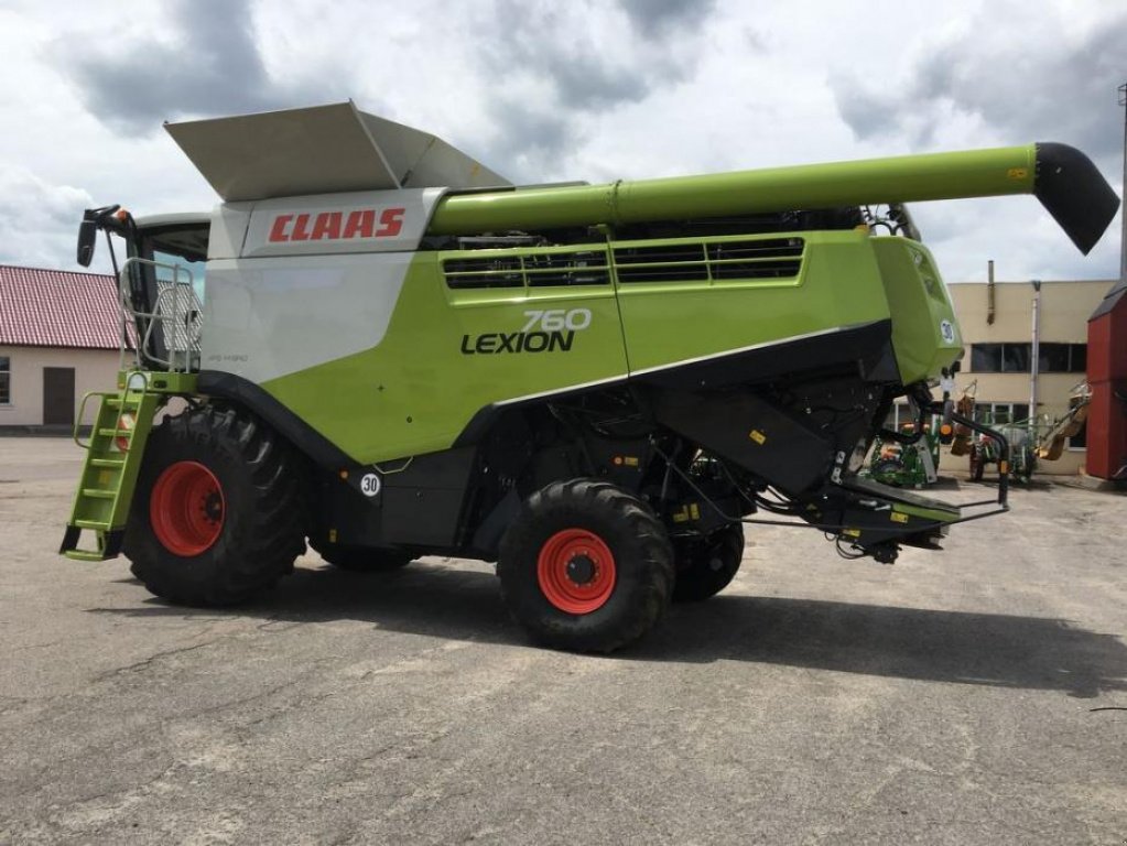 Oldtimer-Mähdrescher des Typs CLAAS Lexion 760, Neumaschine in Володарка (Bild 10)