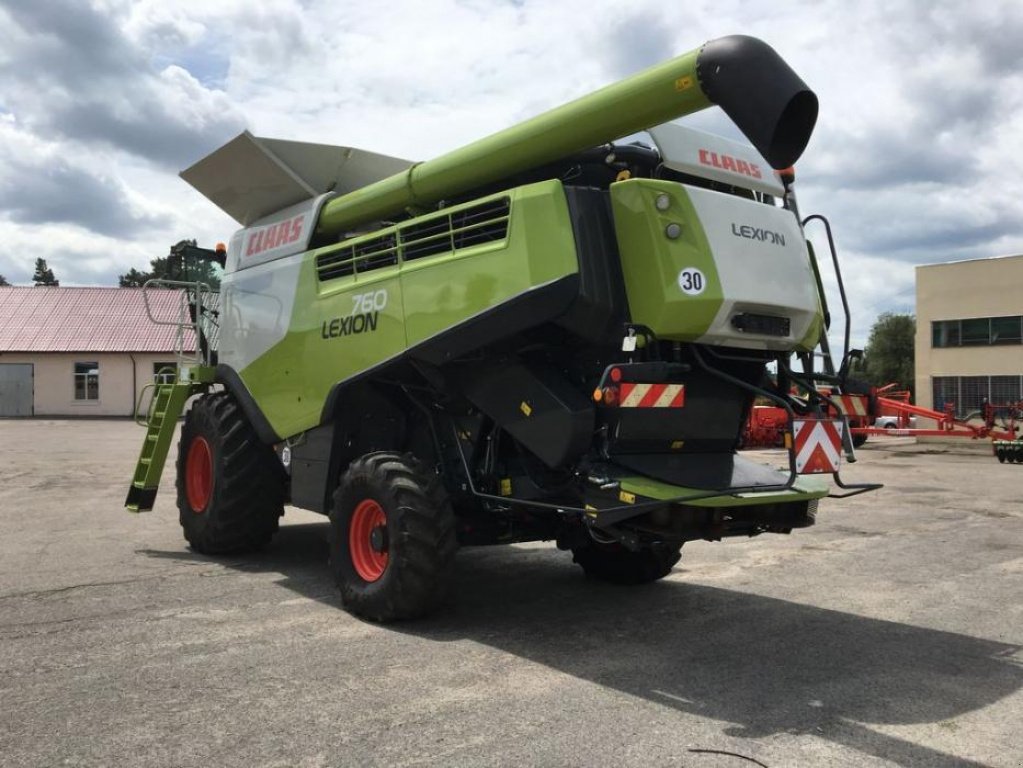 Oldtimer-Mähdrescher des Typs CLAAS Lexion 760, Neumaschine in Володарка (Bild 8)