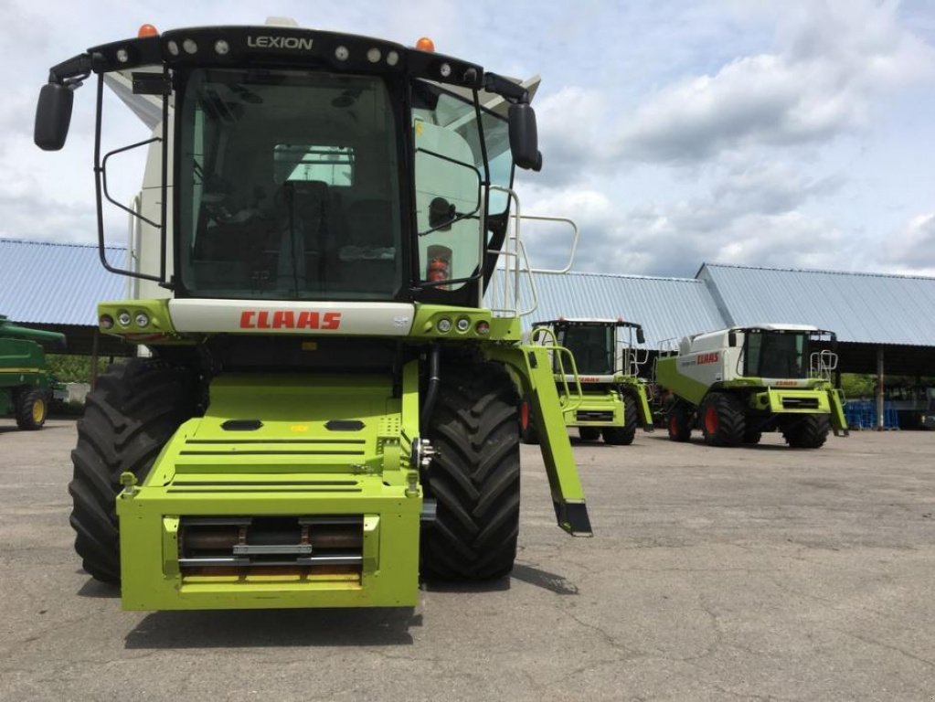 Oldtimer-Mähdrescher des Typs CLAAS Lexion 760, Neumaschine in Володарка (Bild 7)