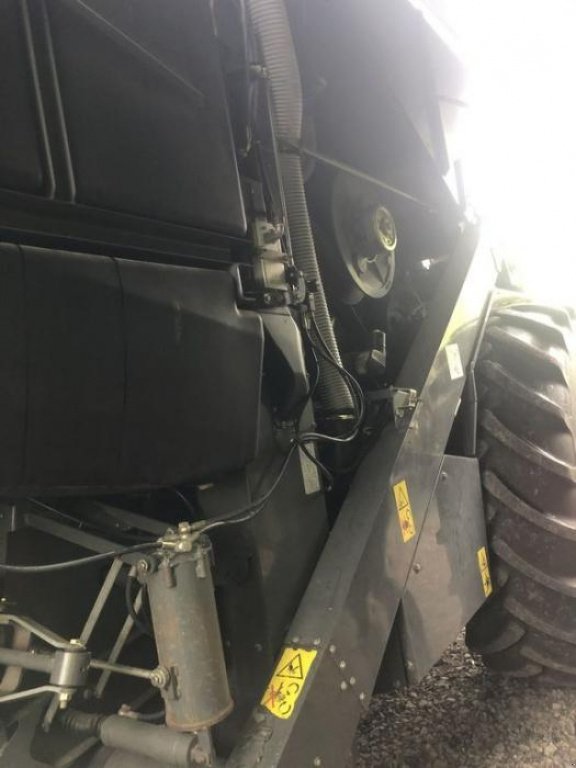 Oldtimer-Mähdrescher des Typs CLAAS Lexion 460, Neumaschine in Володарка (Bild 9)