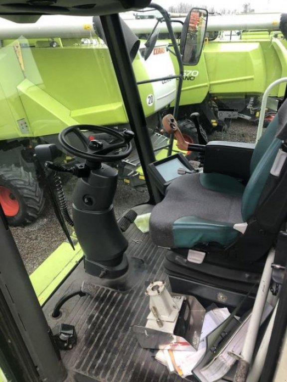 Oldtimer-Mähdrescher des Typs CLAAS Lexion 460, Neumaschine in Володарка (Bild 2)