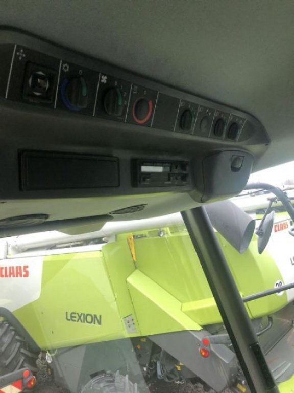 Oldtimer-Mähdrescher des Typs CLAAS Lexion 460, Neumaschine in Володарка (Bild 3)