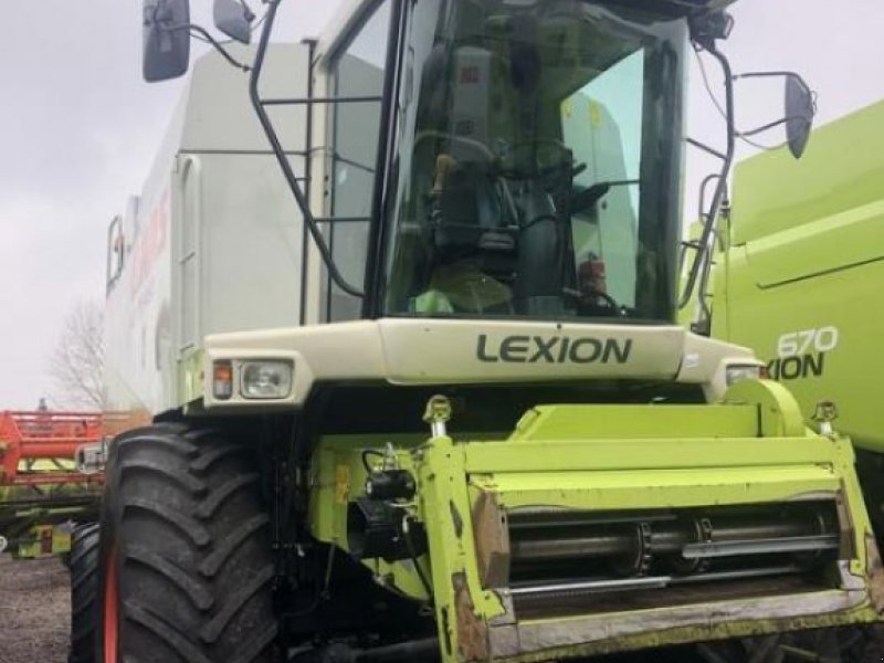 Oldtimer-Mähdrescher des Typs CLAAS Lexion 460, Neumaschine in Володарка (Bild 1)