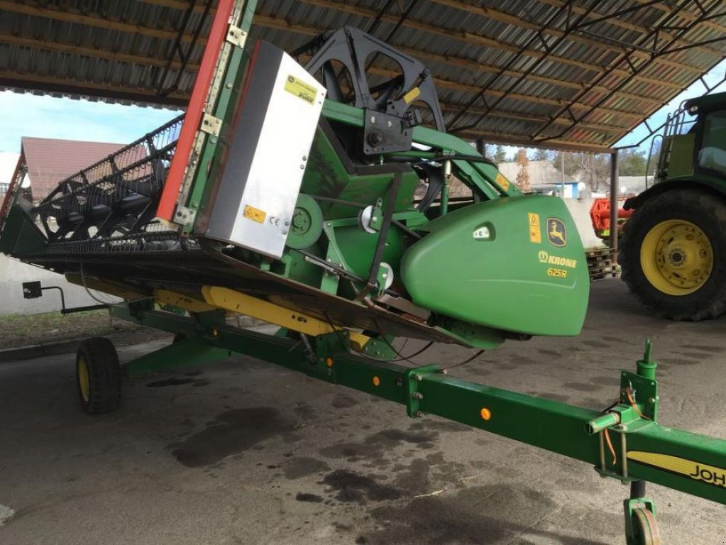 Oldtimer-Mähdrescher des Typs John Deere T670i, Neumaschine in Володарка (Bild 7)