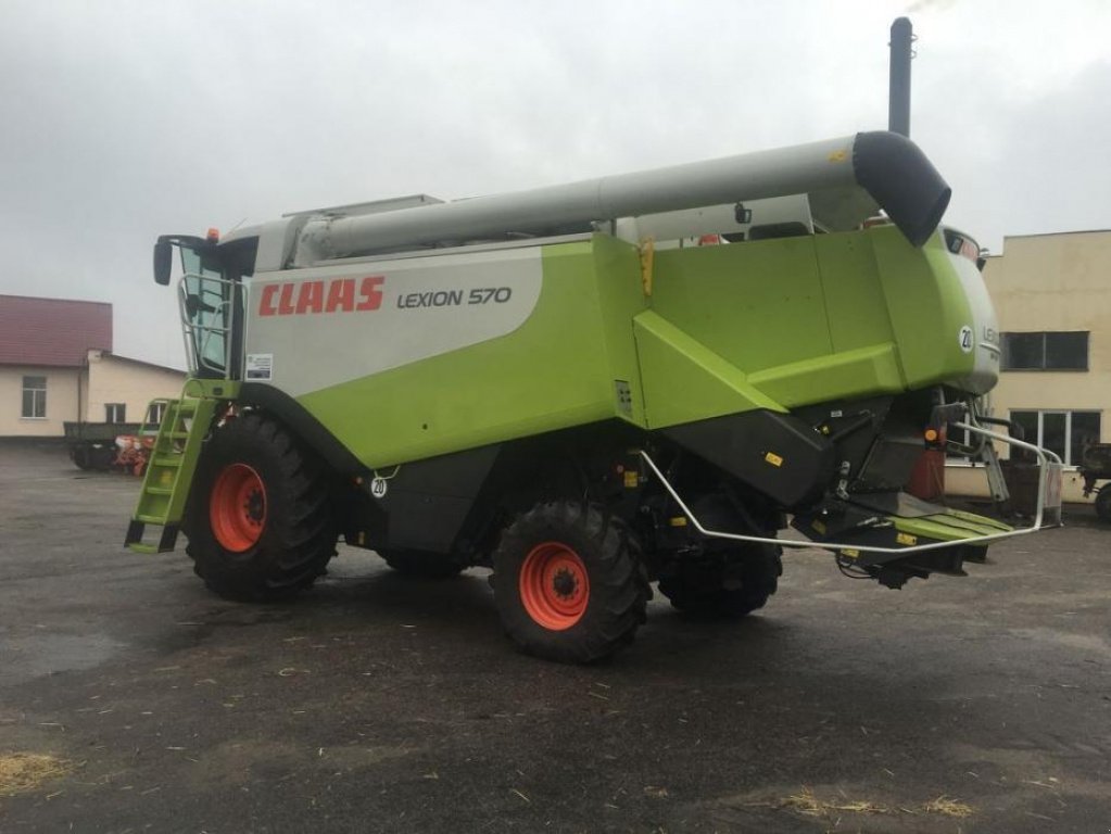 Oldtimer-Mähdrescher des Typs CLAAS Lexion 570, Neumaschine in Володарка (Bild 9)