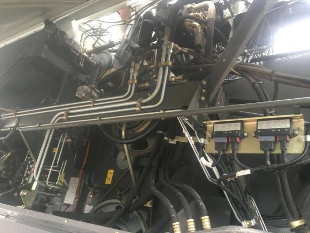 Oldtimer-Mähdrescher des Typs CLAAS Lexion 570, Neumaschine in Володарка (Bild 7)