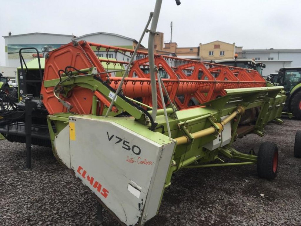 Oldtimer-Mähdrescher des Typs CLAAS Lexion 480, Neumaschine in Володарка (Bild 13)
