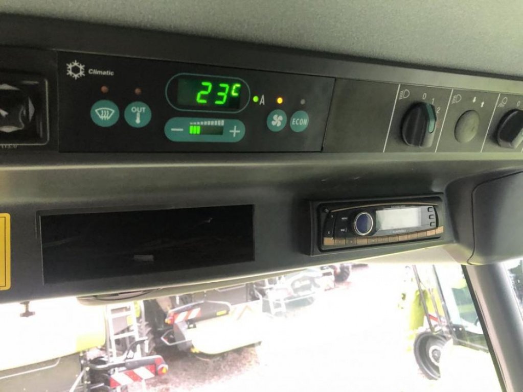 Oldtimer-Mähdrescher des Typs CLAAS Lexion 480, Neumaschine in Володарка (Bild 11)