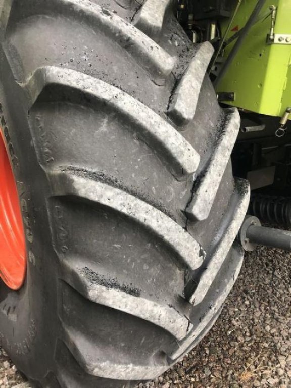 Oldtimer-Mähdrescher des Typs CLAAS Lexion 480, Neumaschine in Володарка (Bild 2)