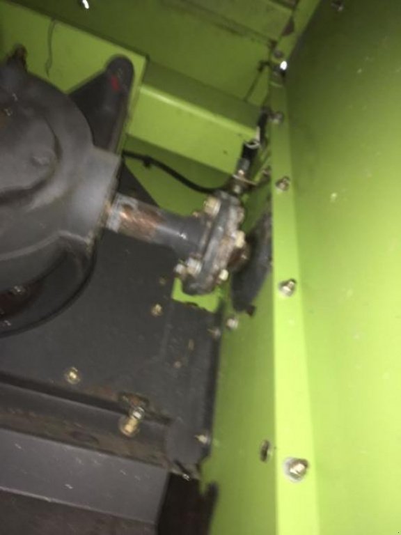 Oldtimer-Mähdrescher des Typs CLAAS Lexion 480, Neumaschine in Володарка (Bild 7)