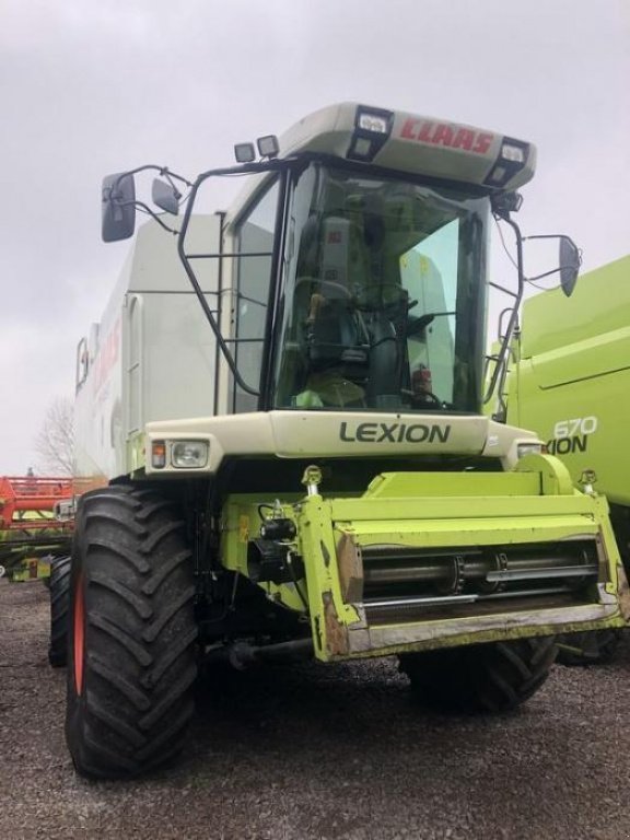 Oldtimer-Mähdrescher des Typs CLAAS Lexion 460, Neumaschine in Володарка (Bild 1)