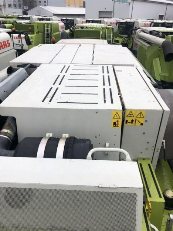 Oldtimer-Mähdrescher des Typs CLAAS Lexion 460, Neumaschine in Володарка (Bild 13)