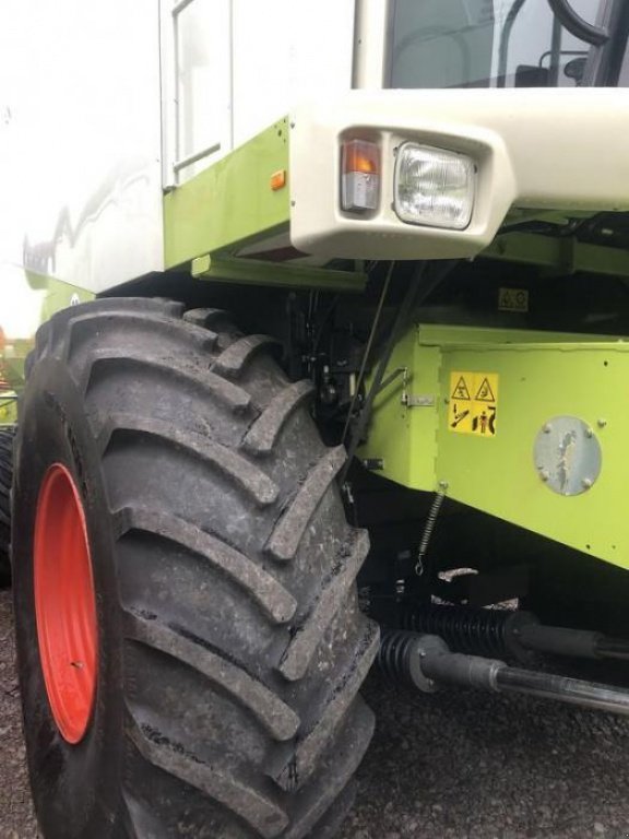 Oldtimer-Mähdrescher des Typs CLAAS Lexion 460, Neumaschine in Володарка (Bild 11)