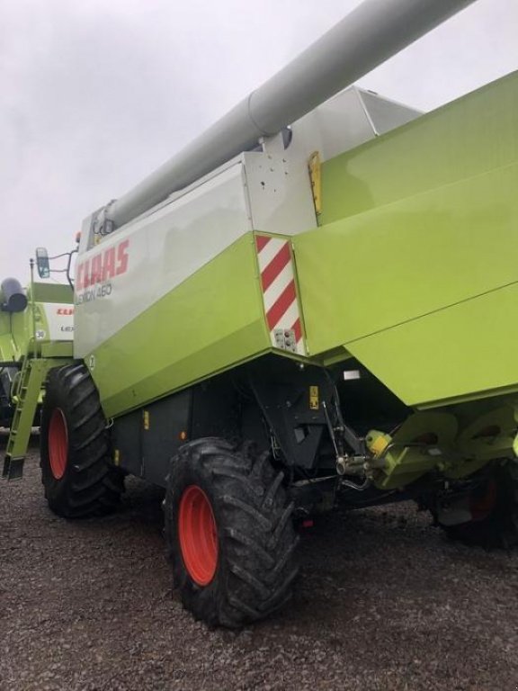 Oldtimer-Mähdrescher des Typs CLAAS Lexion 460, Neumaschine in Володарка (Bild 4)