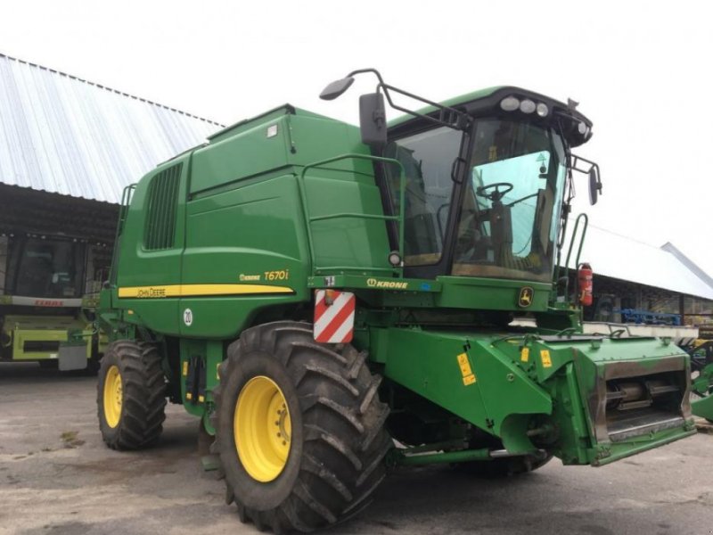 Oldtimer-Mähdrescher des Typs John Deere T660, Gebrauchtmaschine in Володарка (Bild 1)