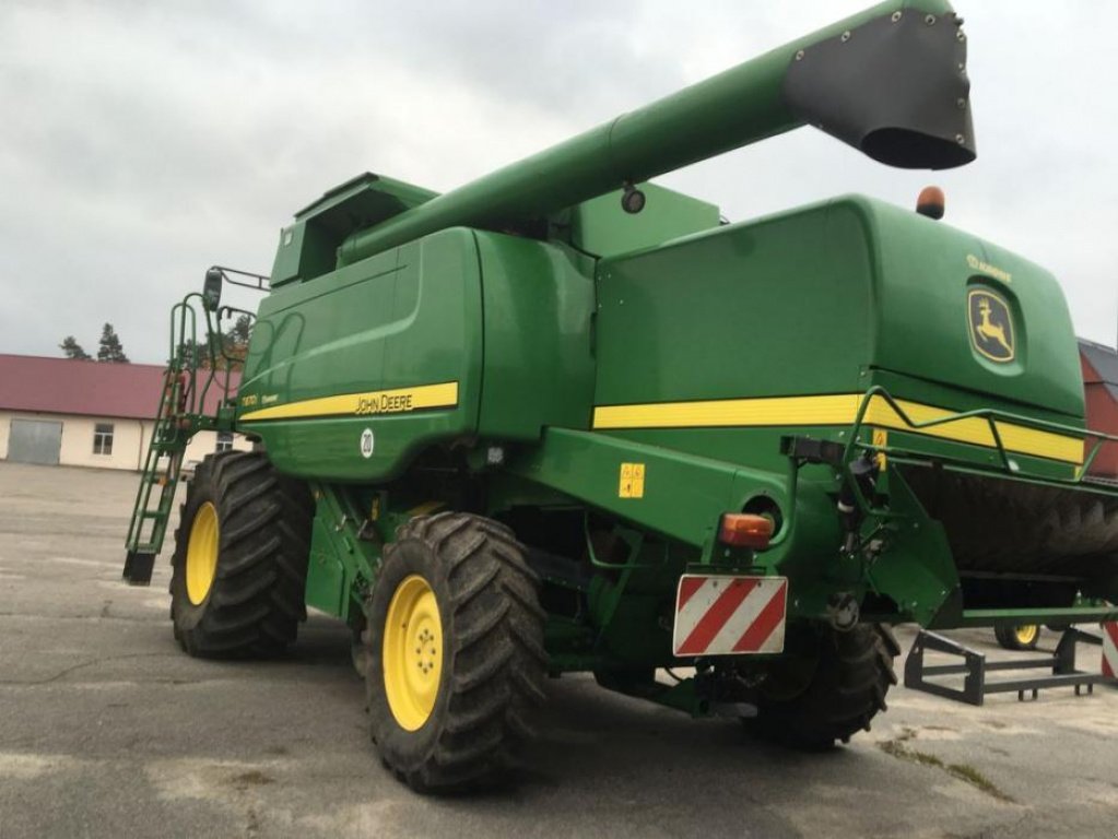 Oldtimer-Mähdrescher des Typs John Deere T660, Gebrauchtmaschine in Володарка (Bild 11)